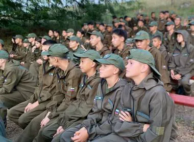 Калмыцкие курсанты пообщались с ветераном трех военных конфликтов Эрдни Хуцаевым