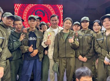 Бату Хасиков вместе с курсантами Центра «ВОИН» поддержал калмыцкого боксера