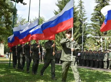 Директор Центра «ВОИН» и директор Роспатриотцентра Росмолодёжи открыли третью смену «Время юных героев» в Чувашии