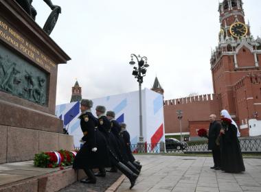 Курсант Центра «ВОИН» из Волгоградской области Светлана Богдашкина приняла участие в церемонии возложения цветов вместе