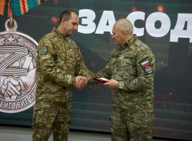 Инструктор Центра «ВОИН» получил медаль «За содействие СВО»