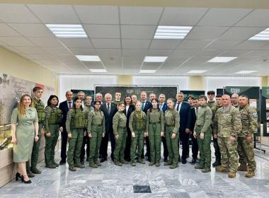 Российские сенаторы побывали в гостях у Центра «ВОИН»